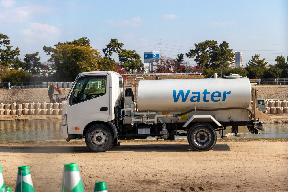 A,Water,Truck,Waiting,At,The,Construction,Site